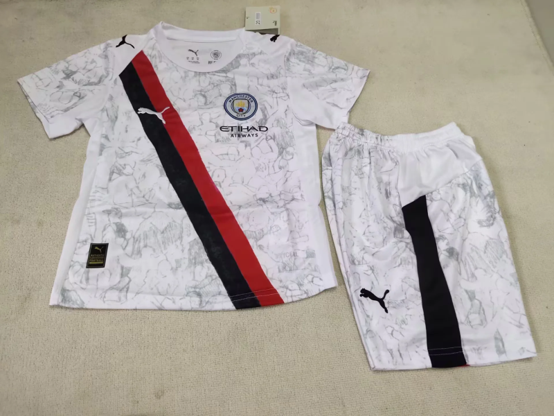 KIT NIÑO MANCHESTER CITY 2025/26 2A EQUIPACION