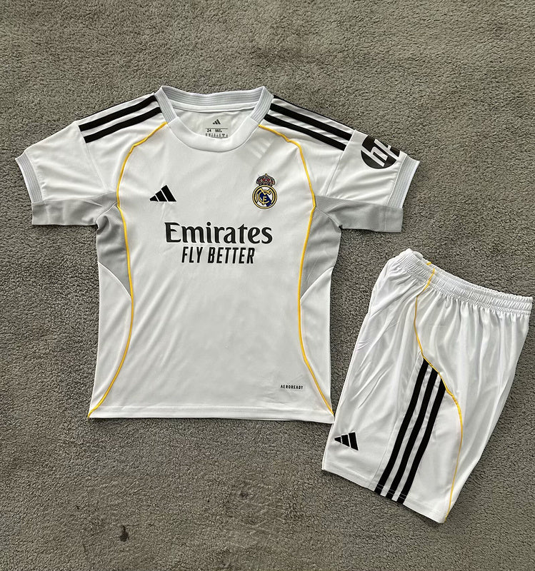 KIT NIÑO REAL MADRID 2025/26 1A EQUIPACIÓN