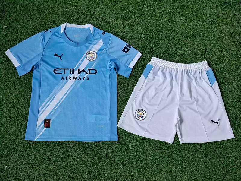 KIT NIÑO MANCHESTER CITY 2025/26 1A EQUIPACION