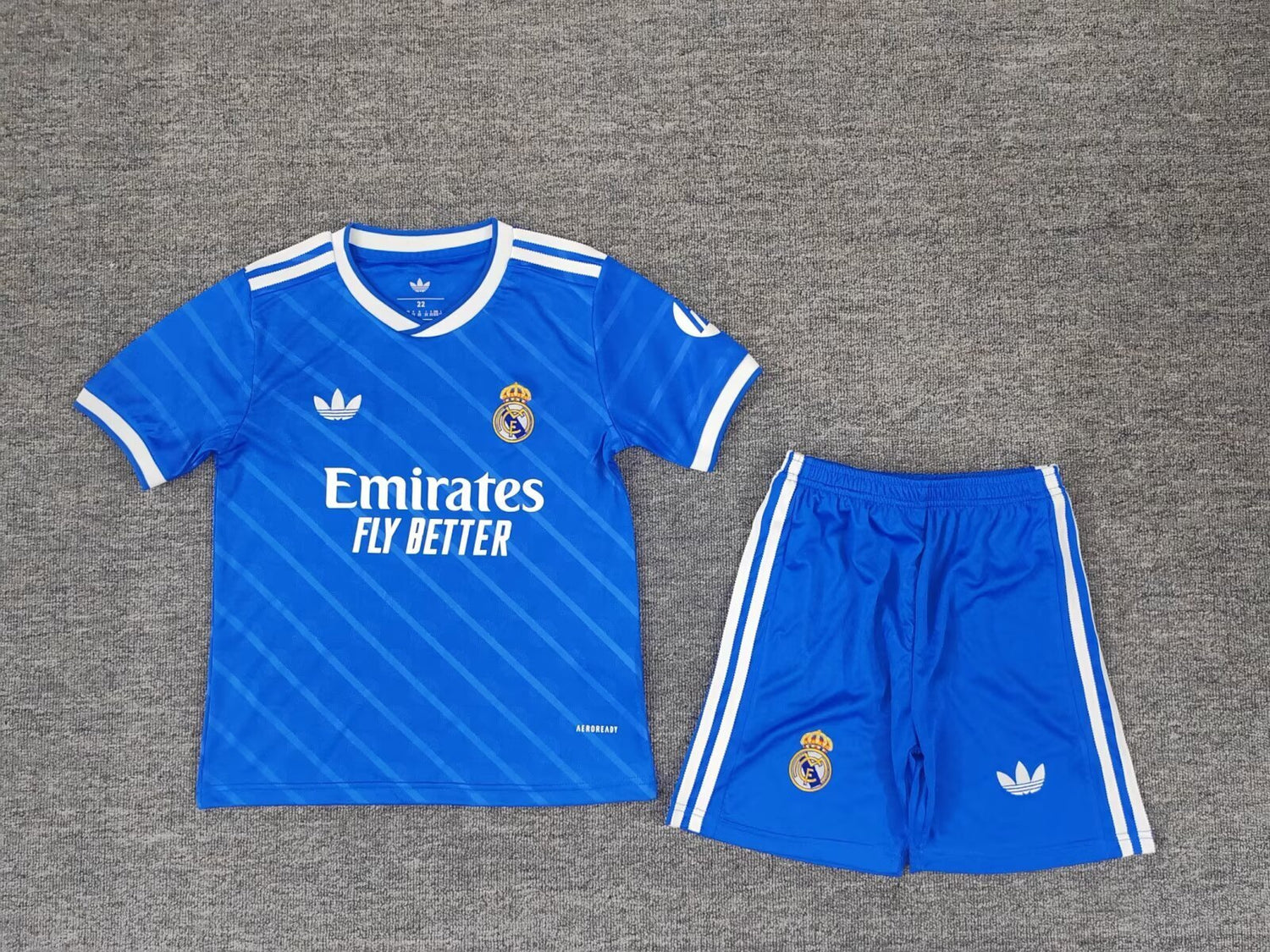 KIT NIÑO REAL MADRID 2025/26 3A EQUIPACIÓN