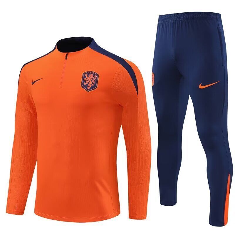 CHANDAL HOLANDA