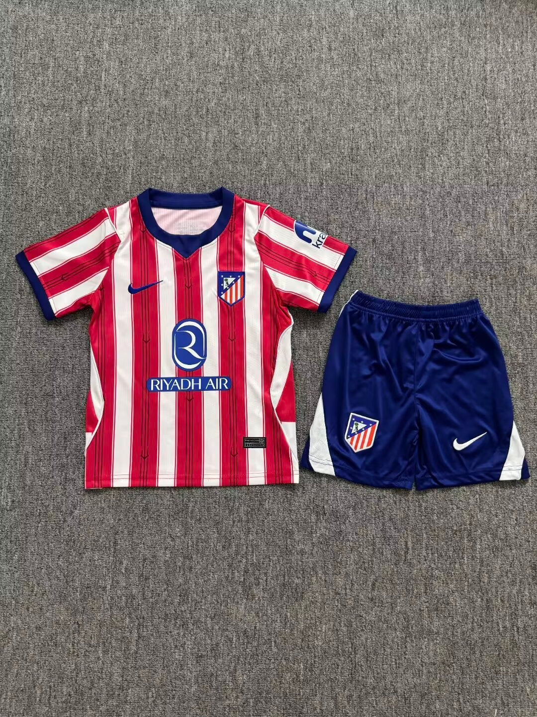 KIT NIÑO ATLETICO DE MADRID 2026/27 1A EQUIPACION