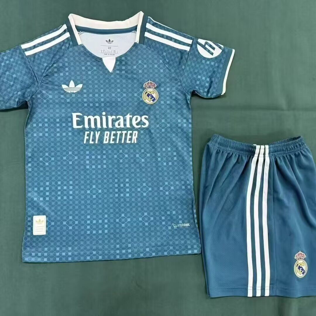 KIT NIÑO REAL MADRID 2026/27 2A EQUIPACIÓN